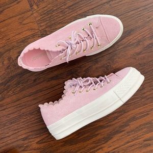 Converse low top platform sneakers / suede periwinkle / size 8 women’s